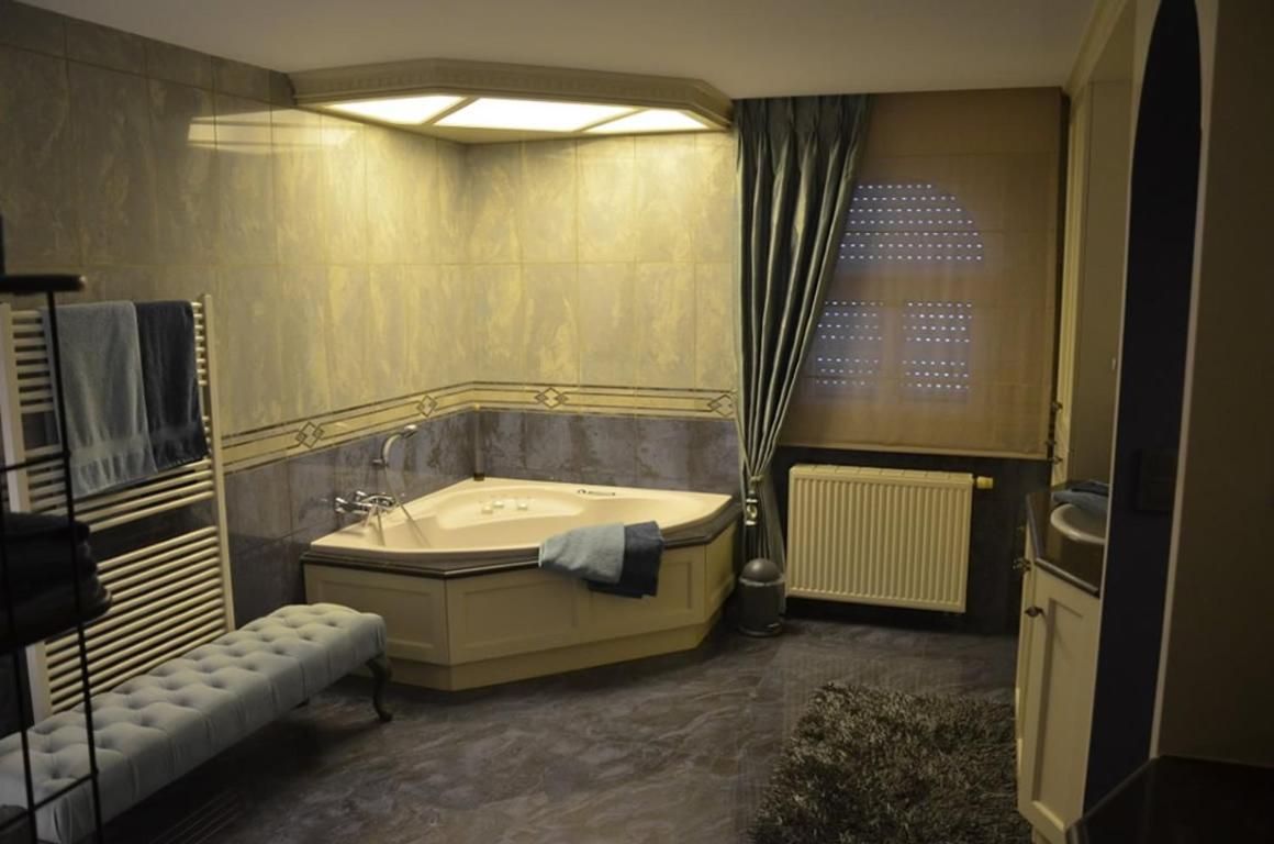 B&B Serenity NeerNeerpelt 外观 照片